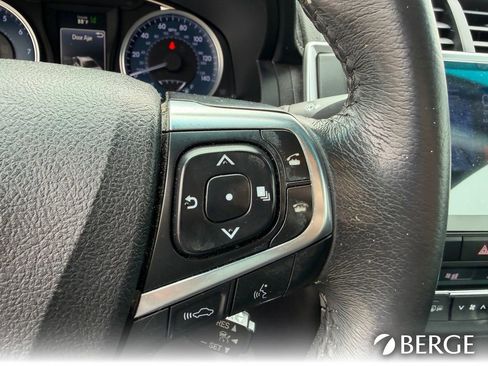 Used 2017 Toyota Camry XLE w/ Moonroof Package FWD image 23