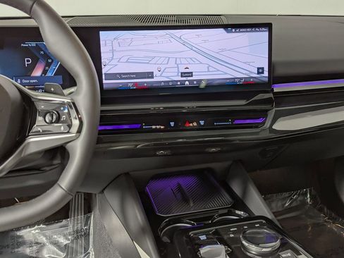 Used 2025 BMW 530i xDrive image 36