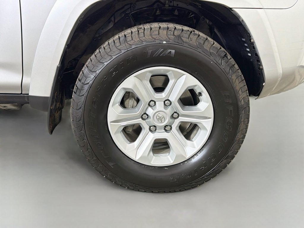 Used 2022 Toyota 4Runner SR5 AWD/4WD image 27