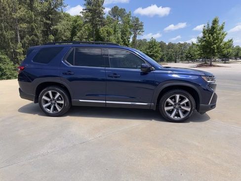 Used 2023 Honda Pilot Touring image 3