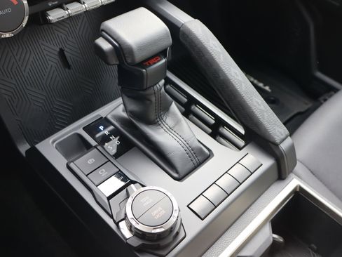 Used 2025 Toyota Tacoma TRD Sport image 32