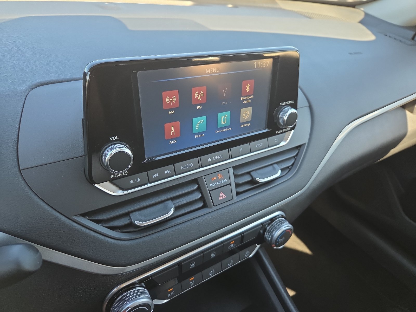 Used 2024 Nissan Altima 2.5 S FWD image 15