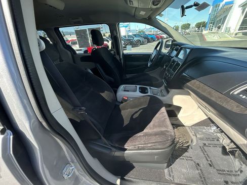 Used 2014 Dodge Grand Caravan SXT FWD image 24