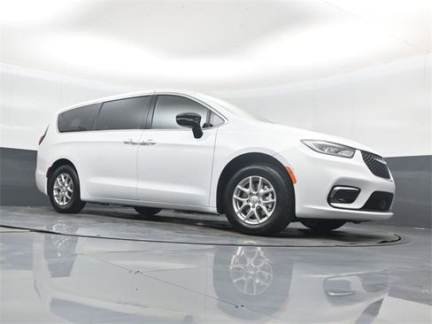 New 2026 Chrysler Pacifica Select image 39