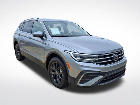 Used 2024 Volkswagen Tiguan SE FWD image 4