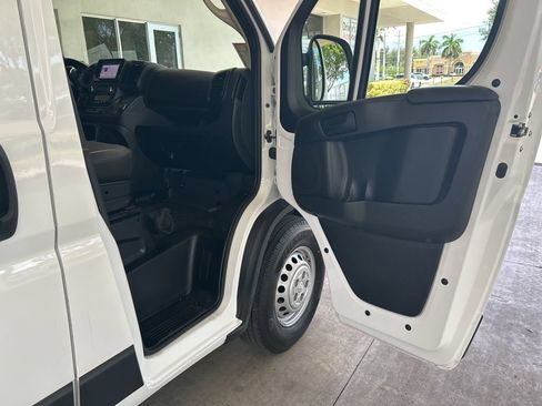 Used 2025 RAM ProMaster 2500 w/ Convenience Group FWD image 24