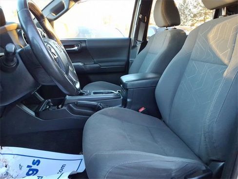 Used 2018 Toyota Tacoma TRD Off-Road image 9