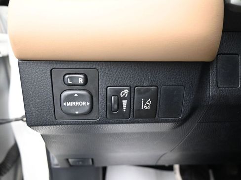 Used 2016 Toyota RAV4 Limited image 21