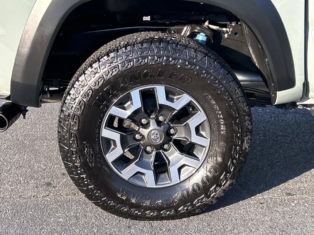 Used 2023 Toyota Tacoma TRD Off-Road AWD/4WD image 8