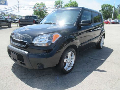 Used 2010 Kia Soul + FWD image 1
