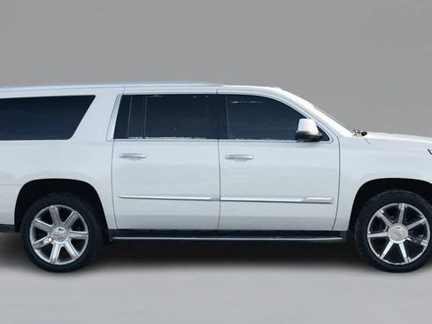 Used 2016 Cadillac Escalade ESV Luxury image 4