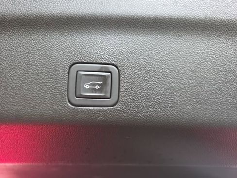 Certified 2024 Cadillac Escalade Premium Luxury AWD/4WD image 15