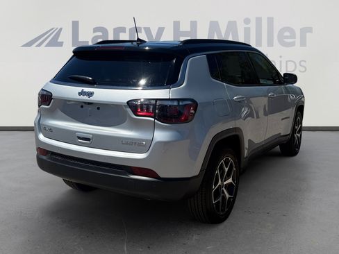 Certified 2025 Jeep Compass Limited AWD/4WD image 5