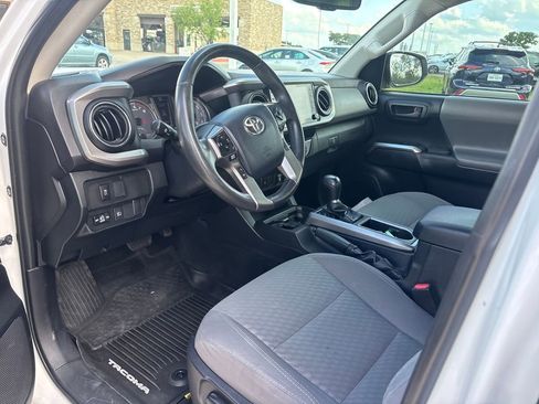 Used 2020 Toyota Tacoma SR5 RWD image 6