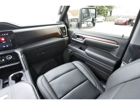 Used 2024 GMC Sierra 3500 Denali w/ Denali Reserve Package AWD/4WD image 9