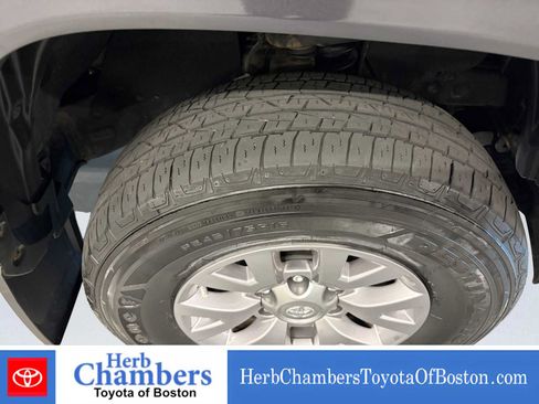 Used 2019 Toyota Tacoma SR5 AWD/4WD image 7