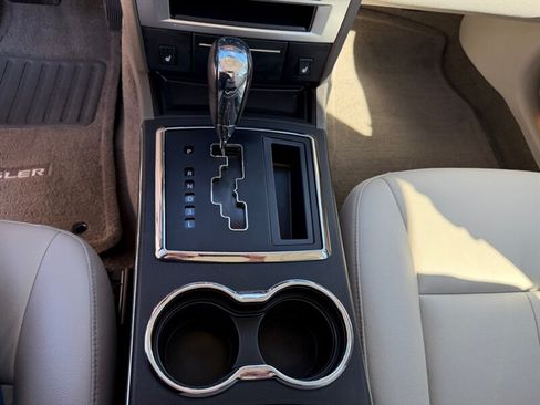 Used 2009 Chrysler 300 Touring RWD image 33