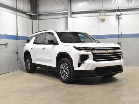 Used 2025 Chevrolet Traverse LT w/ LPO, Floor Liner Package AWD/4WD image 27