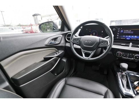 Used 2025 Chevrolet Trax ACTIV w/ Driver Confidence Package FWD image 6