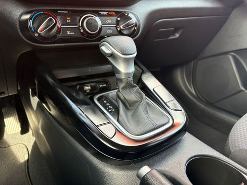 Used 2025 Kia Soul LX w/ LX Technology Package FWD image 39