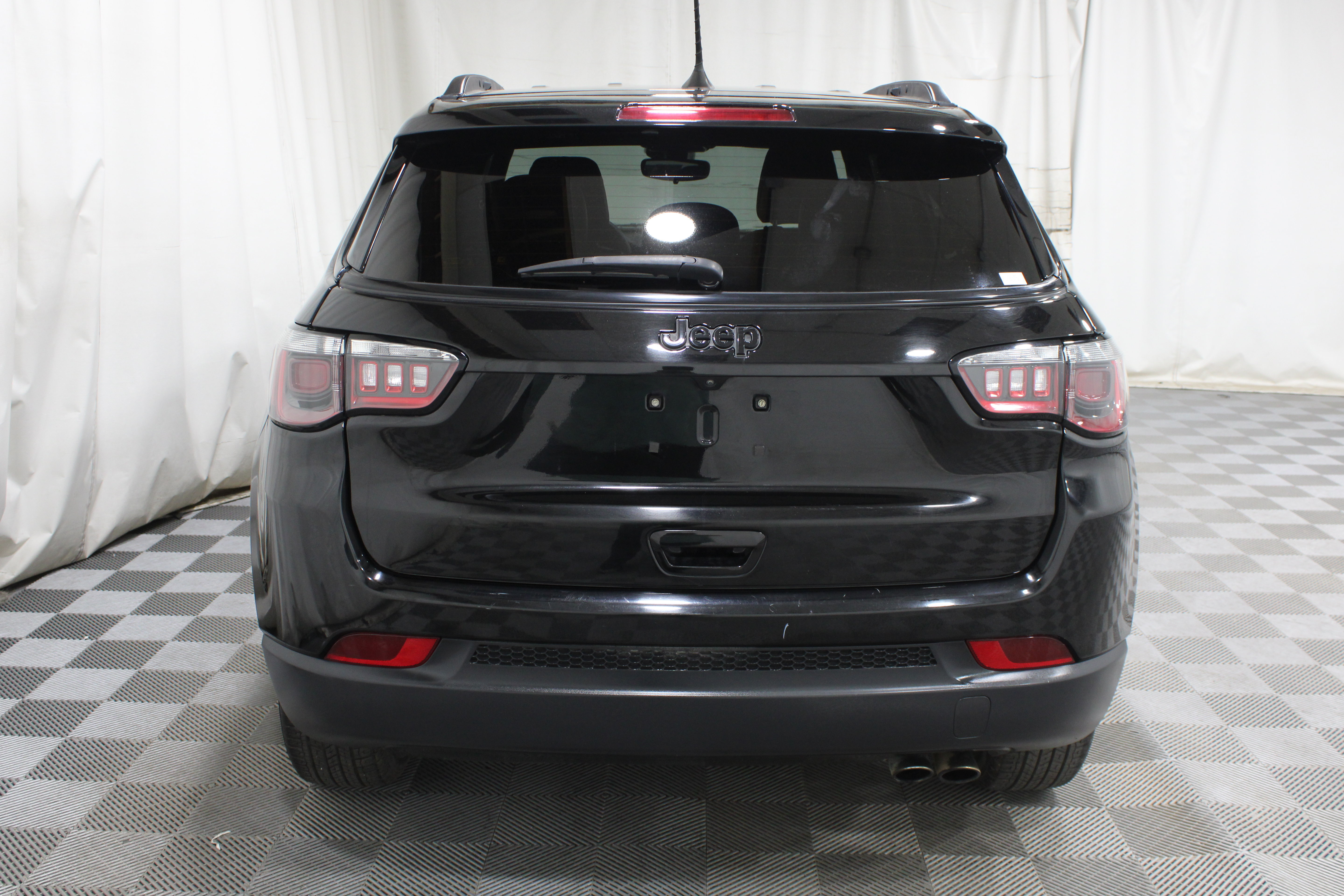 Used 2022 Jeep Compass Latitude FWD image 4