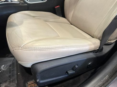 Used 2017 Chrysler 300 Limited AWD/4WD image 16