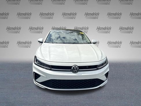 Used 2025 Volkswagen Jetta SEL FWD image 3