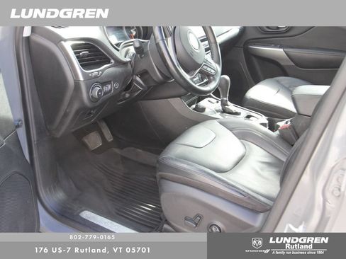 Used 2021 Jeep Cherokee Limited w/ Mopar Interior Package AWD/4WD image 16