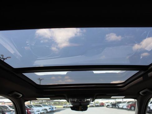 Used 2024 Cadillac Escalade Premium Luxury image 21