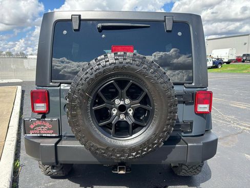 Used 2018 Jeep Wrangler Unlimited Sport S image 4