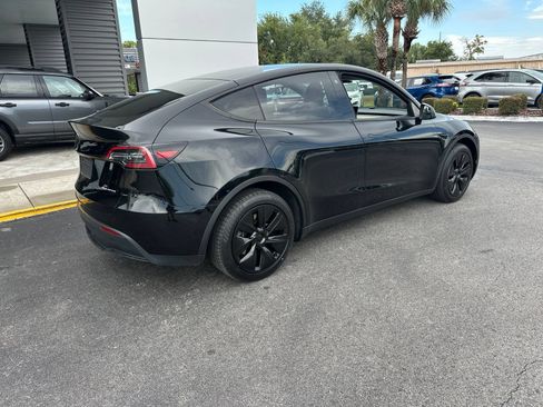 Used 2023 Tesla Model Y Long Range AWD/4WD image 3