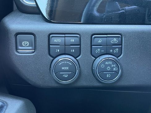 Used 2025 Chevrolet Silverado 1500 LTZ image 14