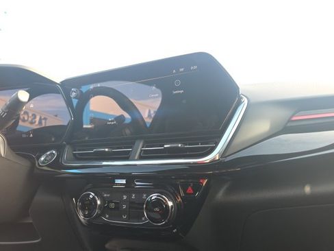 New 2026 Chevrolet Trax RS w/ Sunroof Package image 19