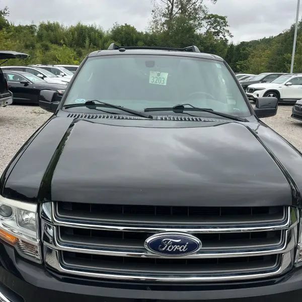 Used 2016 Ford Expedition Limited w/ Equipment Group 301A AWD/4WD image 17