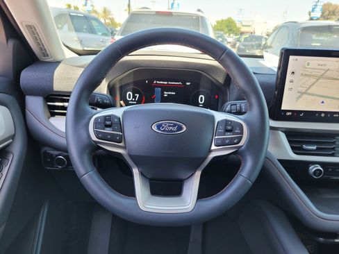 Used 2025 Ford Explorer Active RWD image 18