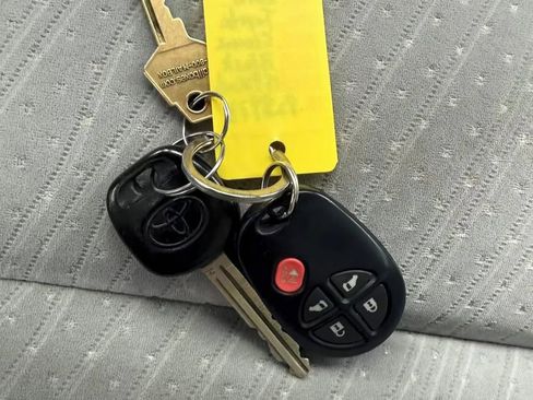 Used 2018 Toyota Sienna LE image 27