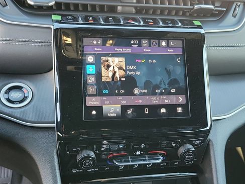 New 2025 Jeep Grand Cherokee Altitude AWD/4WD image 9