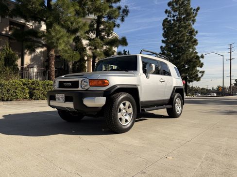 Used 2007 Toyota FJ Cruiser 4WD image 1