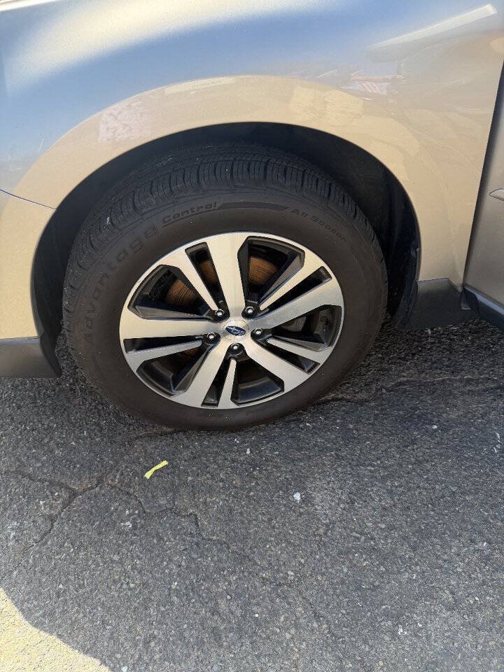 Used 2018 Subaru Outback 3.6R Limited AWD/4WD image 17