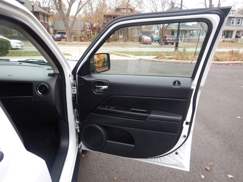 Used 2016 Jeep Patriot High Altitude image 16