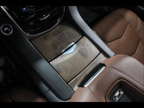 Used 2016 Cadillac Escalade Premium image 17