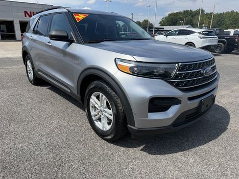 Used 2024 Ford Explorer XLT RWD image 3