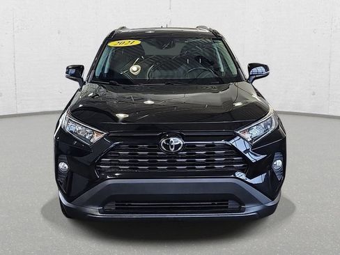 Used 2021 Toyota RAV4 XLE Premium image 2