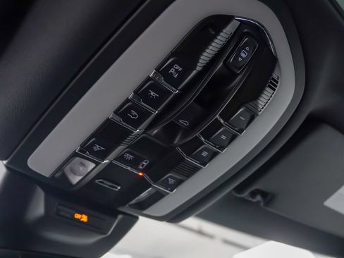 Certified 2026 Porsche Macan S AWD/4WD image 28