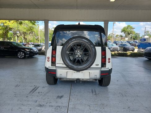 Used 2021 Land Rover Defender 110 SE image 4