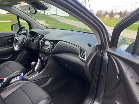 Used 2018 Chevrolet Trax LT w/ LT Convenience Package AWD/4WD image 33