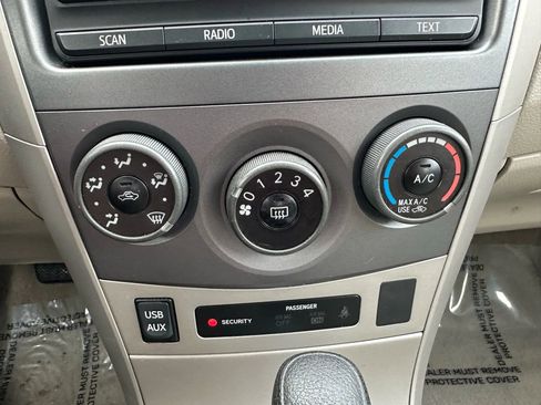 Used 2012 Toyota Corolla LE image 29