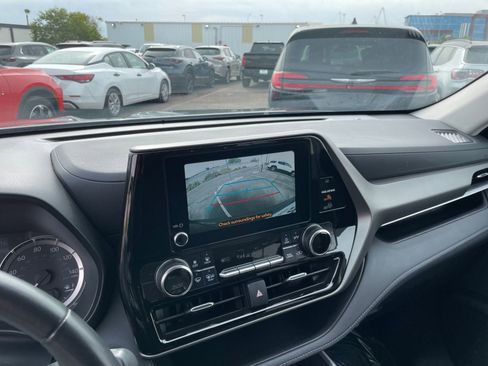 Used 2025 Toyota Highlander LE image 25