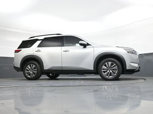 Used 2025 Nissan Pathfinder SV AWD/4WD image 45