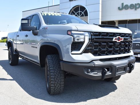 Used 2024 Chevrolet Silverado 2500 ZR2 w/ ZR2 Bison Edition AWD/4WD image 3